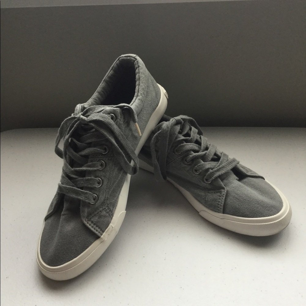 Rocket dog tennis shoes